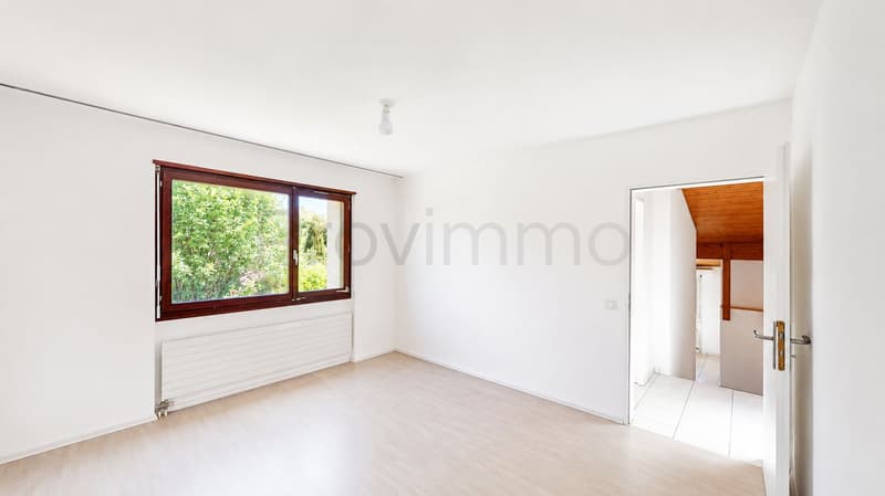 Valuable location, versatile possibilities (18)