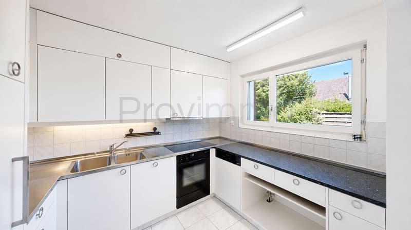 Valuable location, versatile possibilities (14)