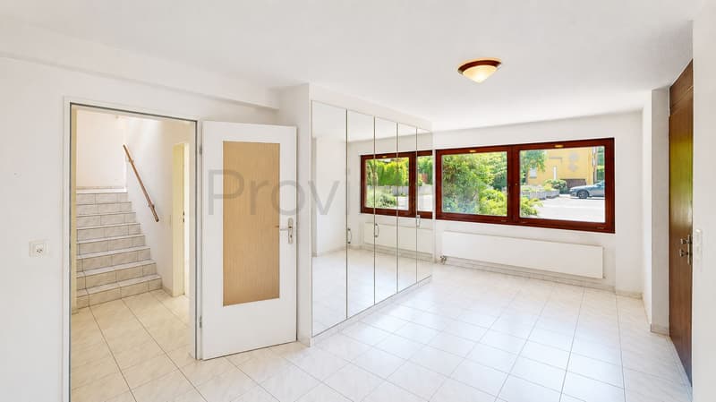 Valuable location, versatile possibilities (23)