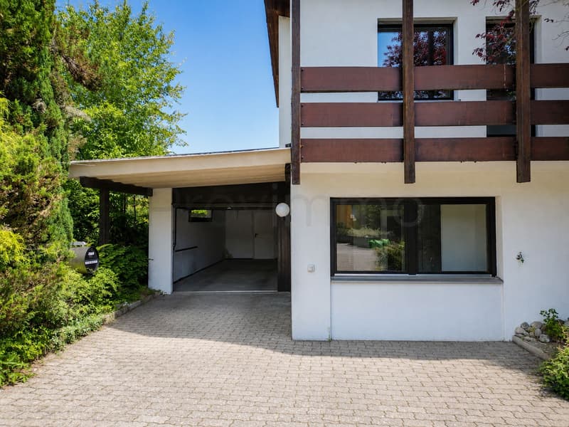 Valuable location, versatile possibilities (9)