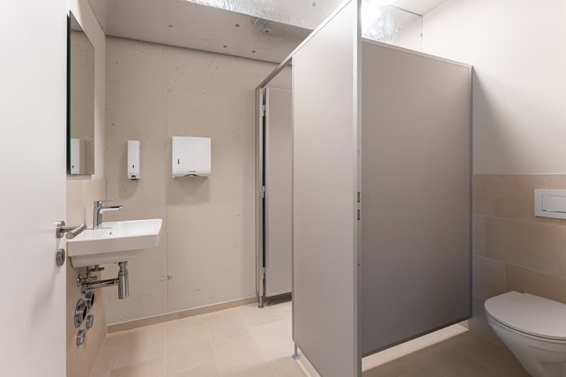 Modern commercial space in Brunnen - Versatile use (8)