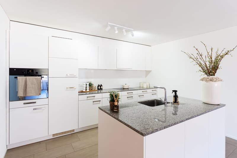 Ruhig und schön gelegene 4.5-Zimmer-Wohnung mit Weitsicht (4)