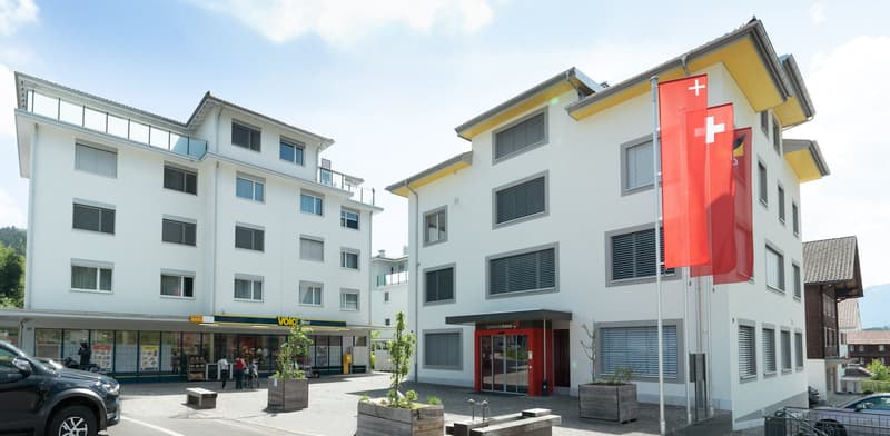 Exklusive 5.5-Zimmer-Terrassenwohnung mit Bergblick in Sattel (15)