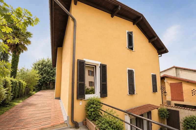 Elegante dimora storica con corte privata a Gentilino (2)