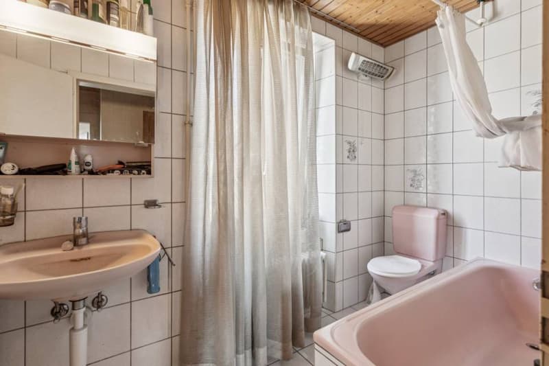 Rental Income Building Ideally Located in Oron (5)