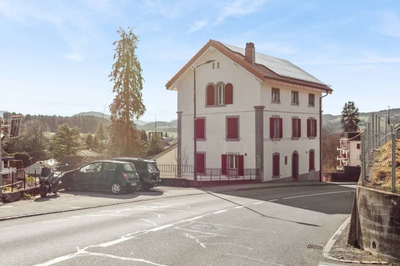 Rental Income Building Ideally Located in Oron (1)