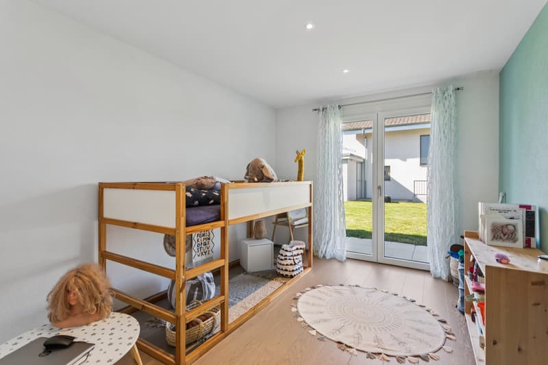 Villa Solaris - Modern Elegance Bathed in Light (11)