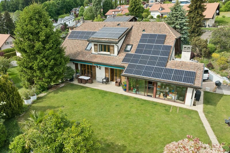 Fall under the charm of this unique home in Ursy (1)