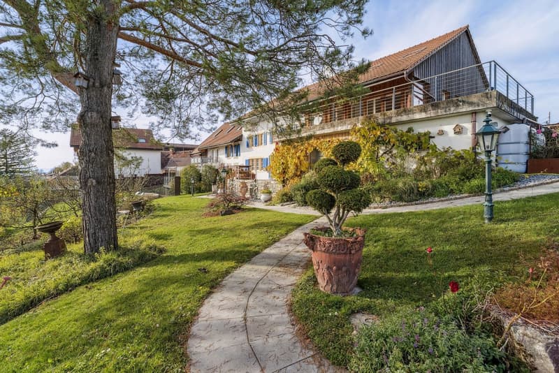 Exceptional property with lake view in Bellerive (2)