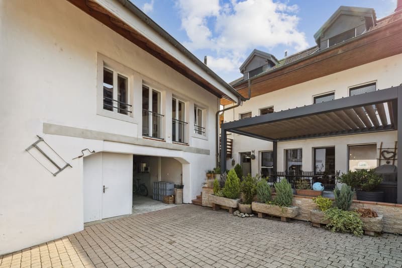 Renovated character house with independent studio and beautiful volumes (11)