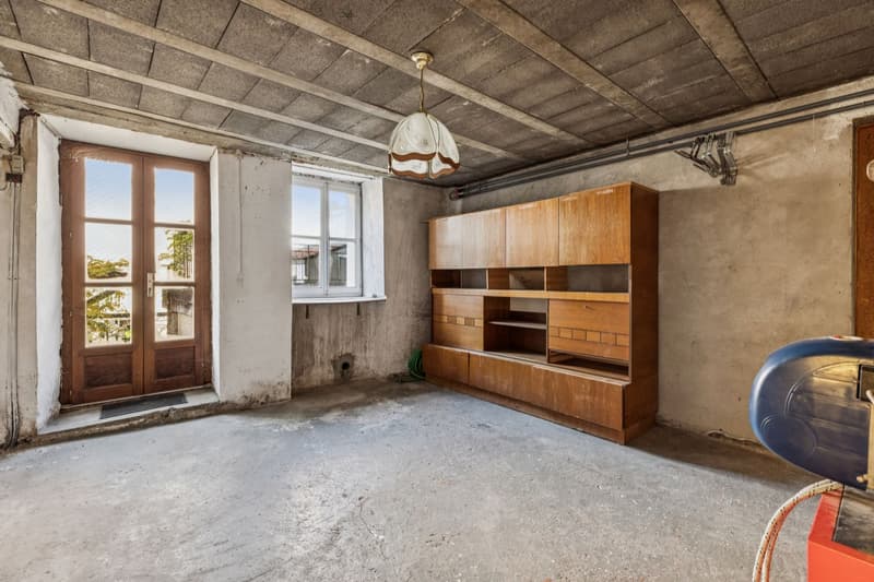 1840 m to renovate or develop in the heart of La Chaux (5)