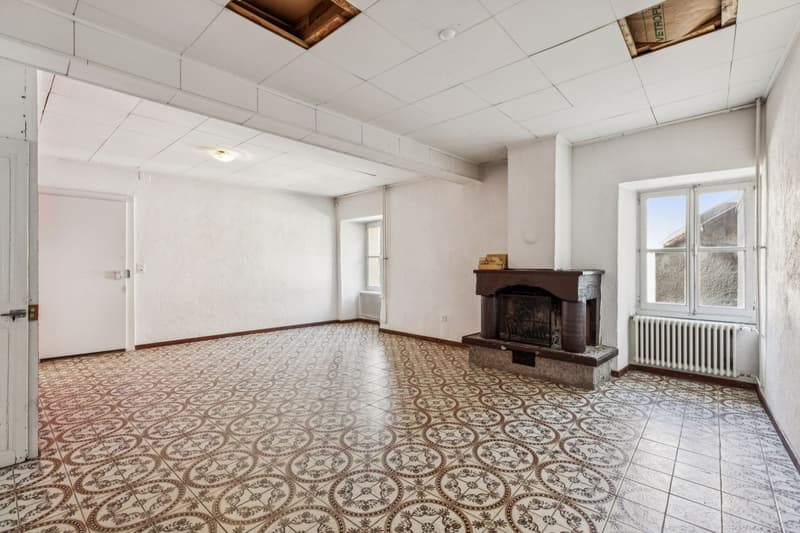 1840 m to renovate or develop in the heart of La Chaux (9)