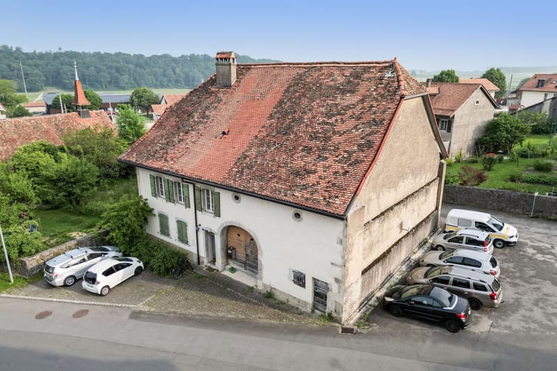 Ensemble immobilier à rénover au coeur de Baulmes, 2'934 m (1)