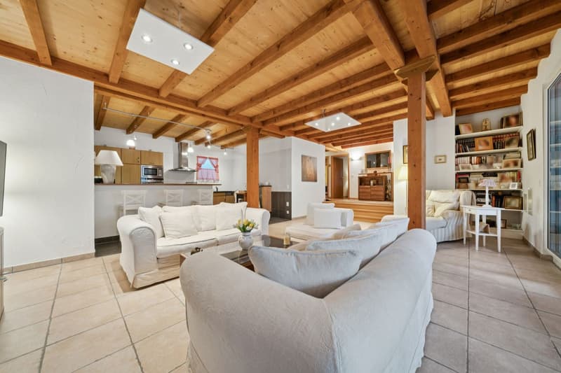 Spacieux appartement 4.5 pièces avec loggia à Champagne (1)