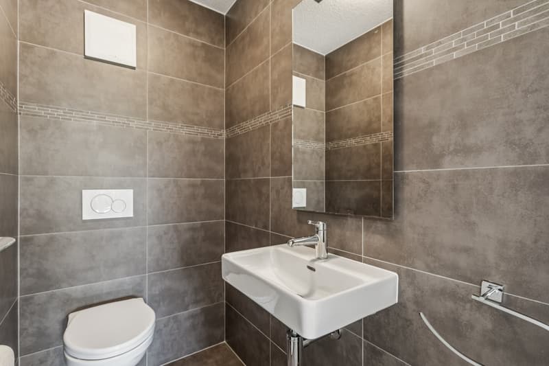 Wohnung 4,5 Zimmer, Terrasse, eigenem Garten und Bahnhof in wenigen Metern (8)