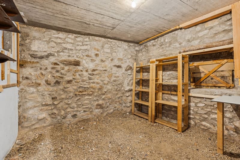 Maison de village 6.5 pièces - Beau potentiel de rénovation - La Chaux (11)