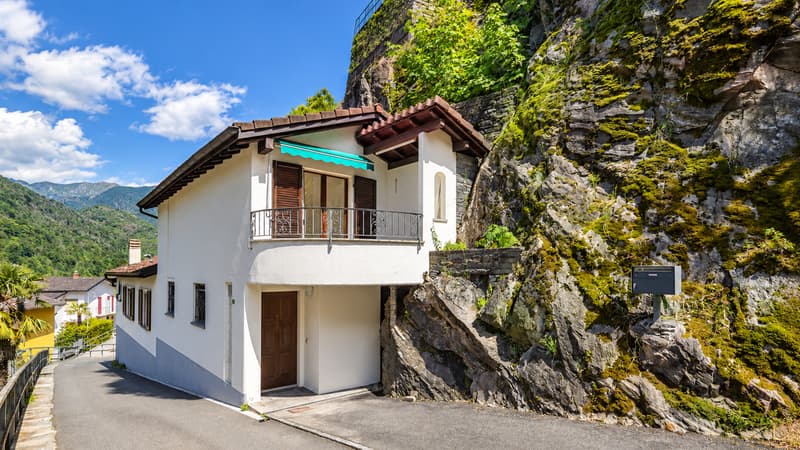 Casa unifamiliare rinnovata | Renoviertes Einfamilienhaus