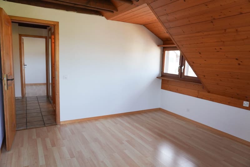 3.5-room attic apartment with garden & seating area (7)