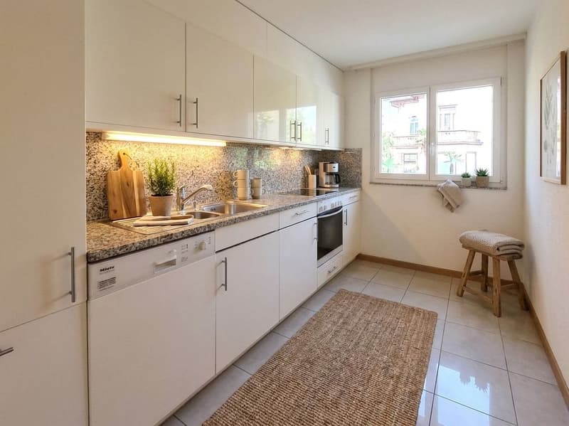 Helle 4.5-Zimmer-Wohnung mit 3 Balkonen, seenah in Locarno (5)