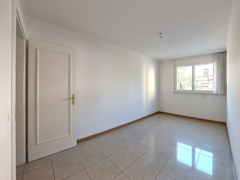 Helle 4.5-Zimmer-Wohnung mit 3 Balkonen, seenah in Locarno (8)