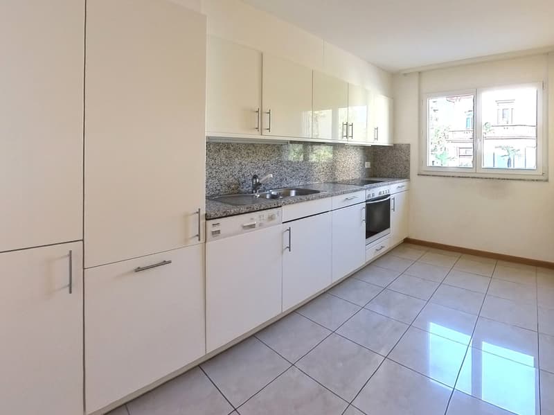 Helle 4.5-Zimmer-Wohnung mit 3 Balkonen, seenah in Locarno (6)