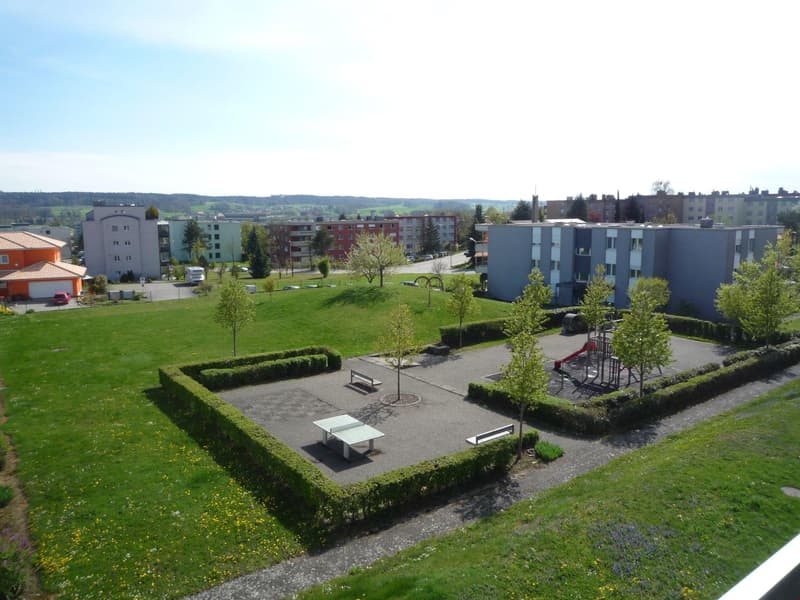 Appartamento di 3.5 locali con due balconi a Langendorf (5)