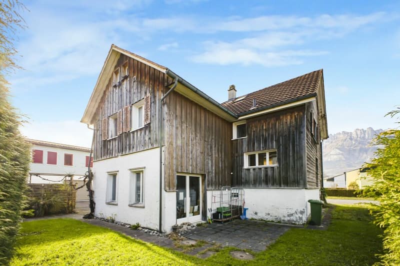 Spacieuse maison unifamiliale de 8,5 pièces avec beaucoup d'espace pour toute la famille à Haag (2)