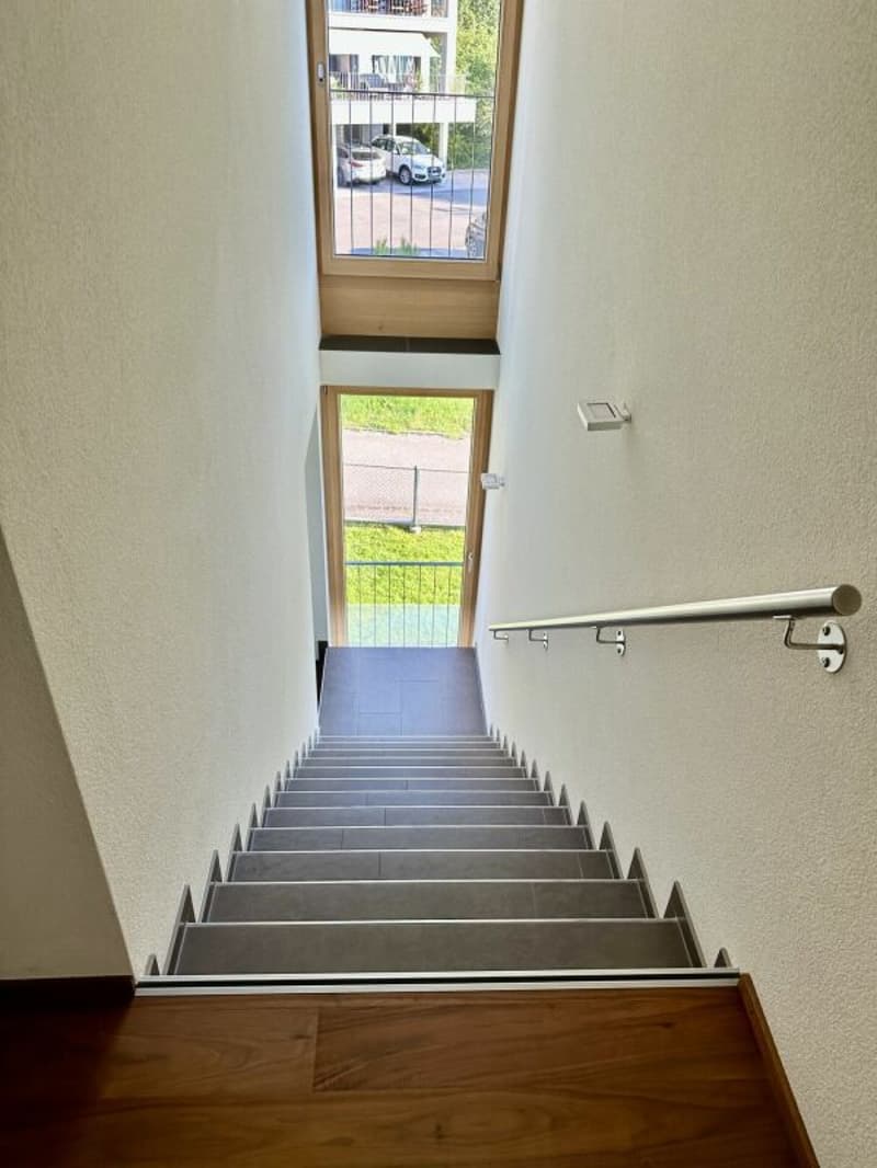 Appartement d'attique élégant de 5,5 pièces avec vue panoramique dans un excellent emplacement dans le havre fiscal (22)