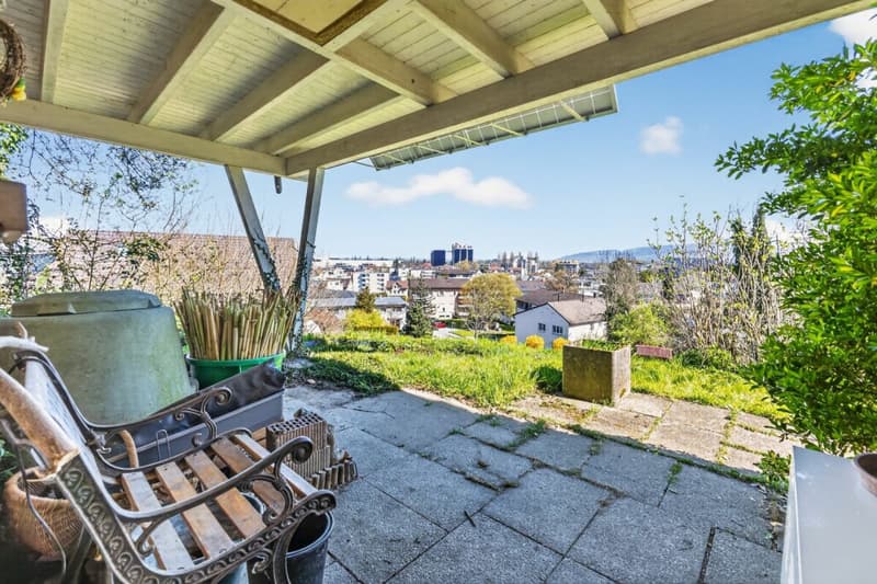 Semi-detached house with unobstructable view, spacious balcony, elevated location, and plenty of privacy (5)