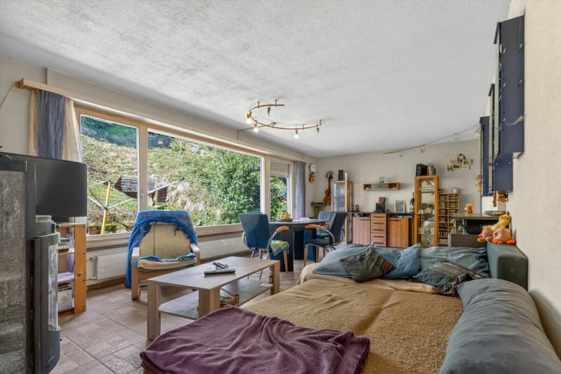 Semi-detached house with unobstructable view, spacious balcony, elevated location, and plenty of privacy (14)