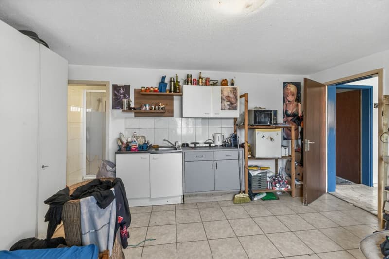 Semi-detached house with unobstructable view, spacious balcony, elevated location, and plenty of privacy (23)