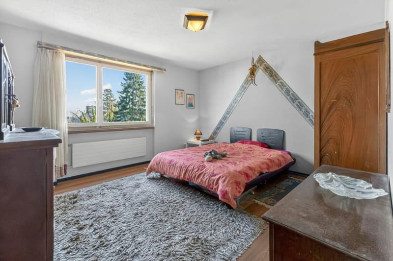 Semi-detached house with unobstructable view, spacious balcony, elevated location, and plenty of privacy (15)