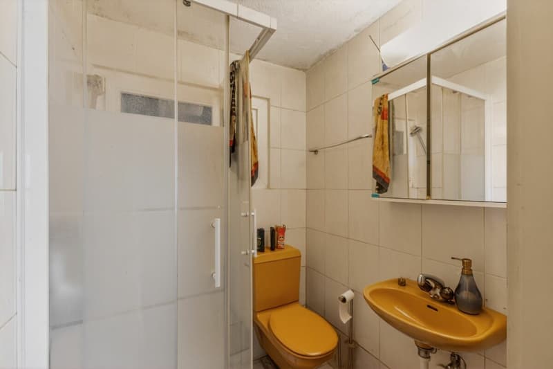 Semi-detached house with unobstructable view, spacious balcony, elevated location, and plenty of privacy (24)