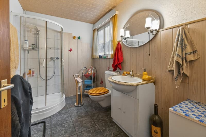 Semi-detached house with unobstructable view, spacious balcony, elevated location, and plenty of privacy (19)