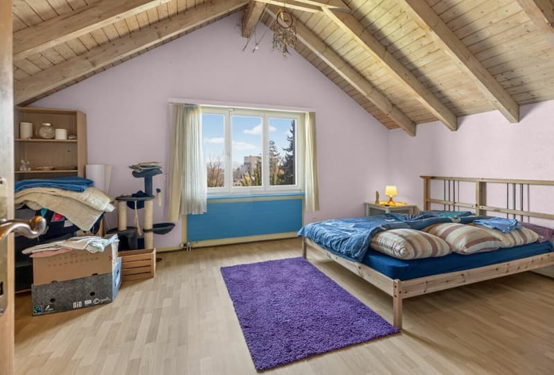 Semi-detached house with unobstructable view, spacious balcony, elevated location, and plenty of privacy (7)
