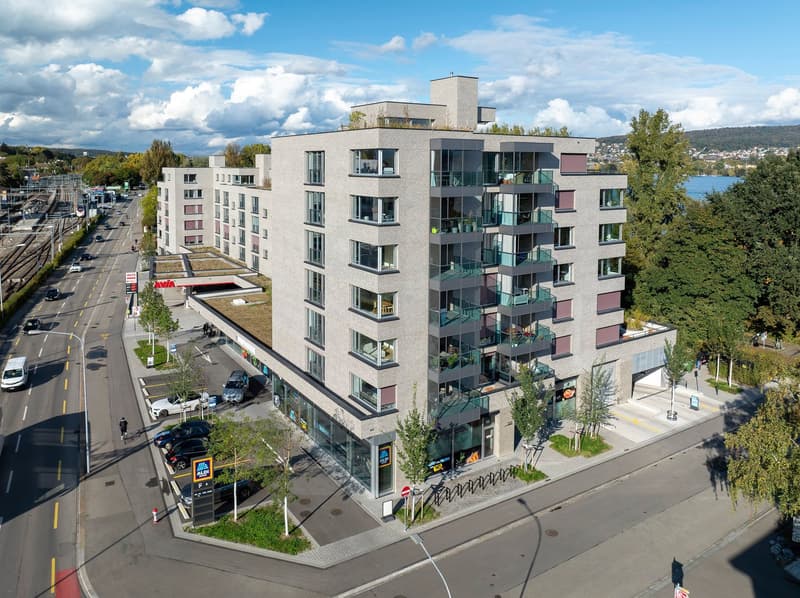 Charmante 2.5-Zimmerwohnung mit Seesicht (1)
