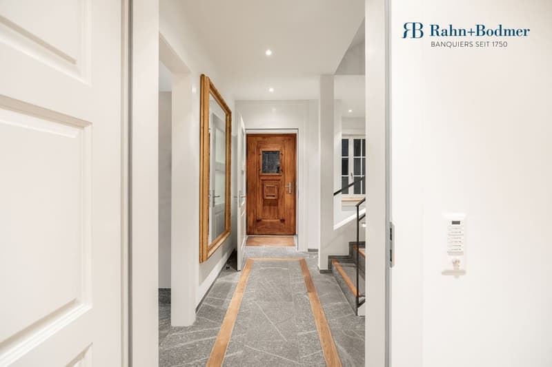 Exclusive single-family house on Zürichberg with privacy, far-reaching views, and separate annex. (8)