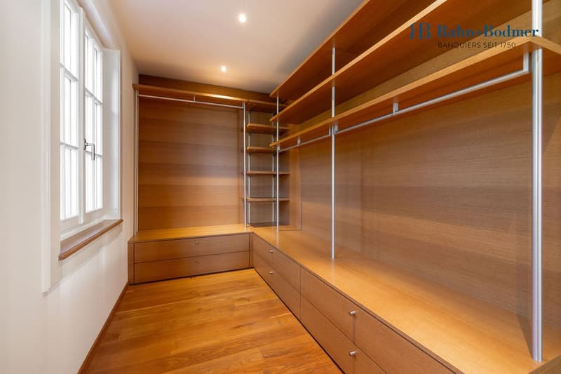 Exclusive single-family house on Zürichberg with privacy, far-reaching views, and separate annex. (9)
