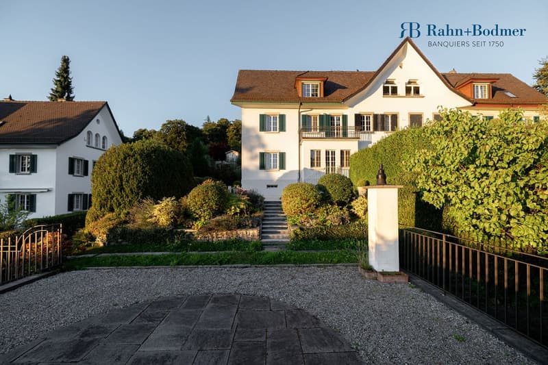 Exclusive single-family house on Zürichberg with privacy, far-reaching views, and separate annex. (3)