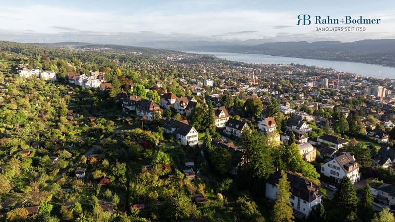 Exclusive single-family house on Zürichberg with privacy, far-reaching views, and separate annex. (19)