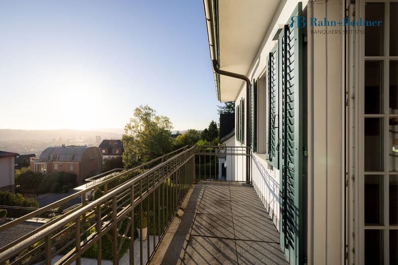 Exclusive single-family house on Zürichberg with privacy, far-reaching views, and separate annex. (17)