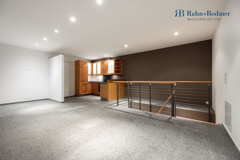 Exclusive single-family house on Zürichberg with privacy, far-reaching views, and separate annex. (11)