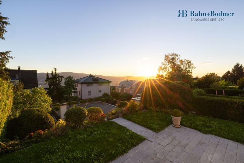 Exclusive single-family house on Zürichberg with privacy, far-reaching views, and separate annex. (14)
