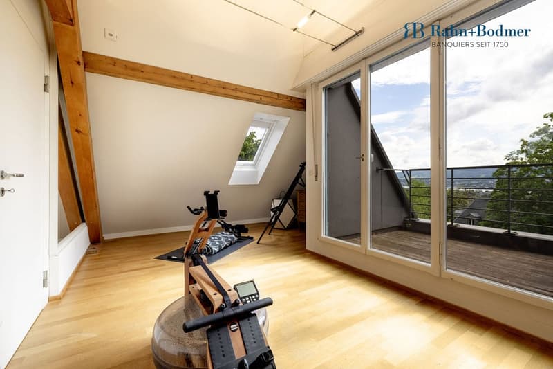 Spacious maisonette apartment with roof terrace in exclusive Zürichberg location (11)
