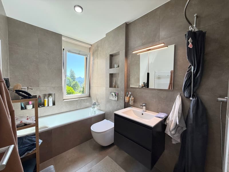 Appartement élégant de 3,5 pièces dans un emplacement ensoleillé calme (8)