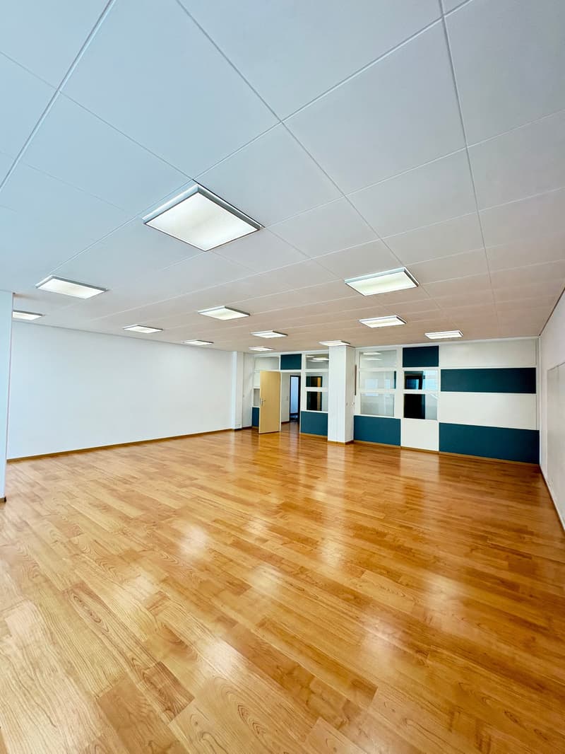 Offices/locals 102-402 m², high visibility - La Chaux-de-Fonds (7)