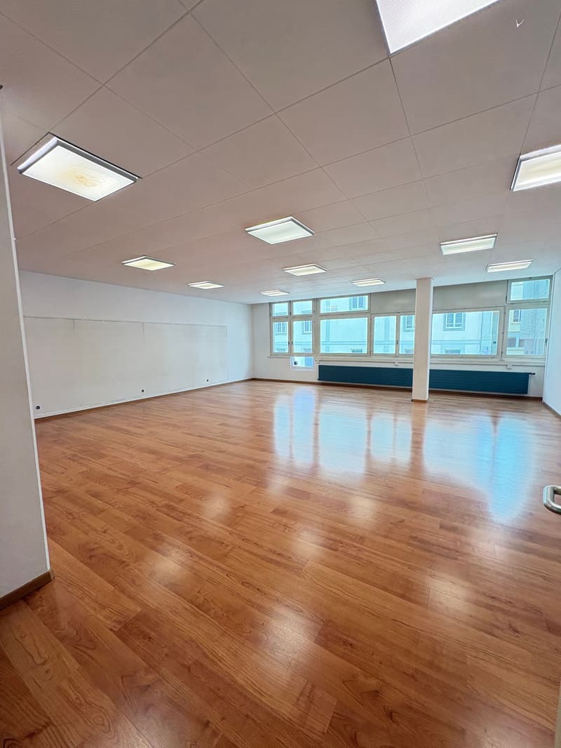 Offices/locals 102-402 m², high visibility - La Chaux-de-Fonds (6)
