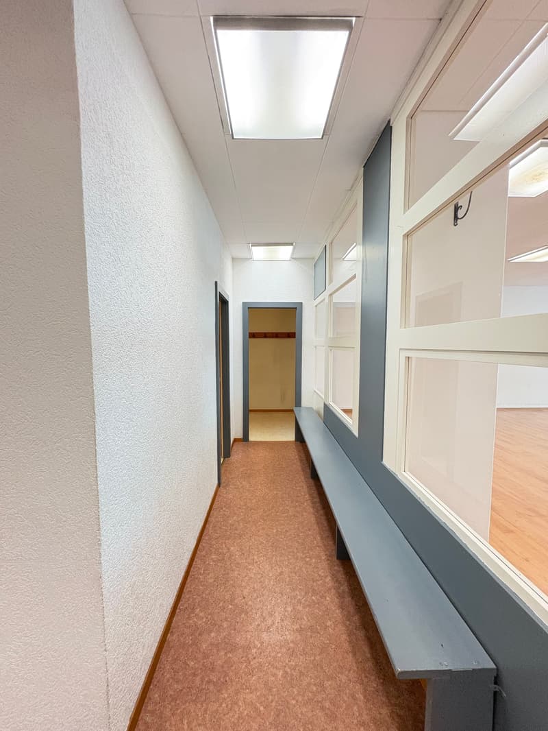 Bureaux/locaux 102-402 m², haute visibilité - La Chaux-de-Fonds (8)