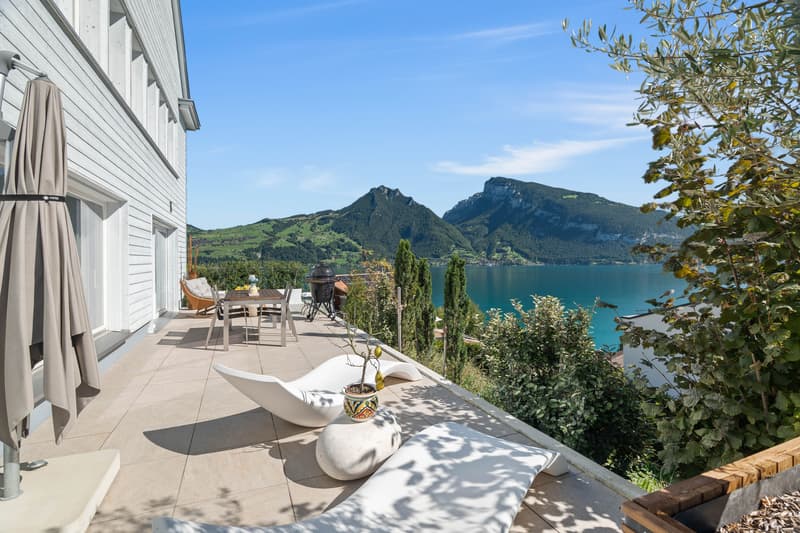 Exklusives Einfamilienhaus über dem Thunersee: Licht. Raum. Aussicht. (2)