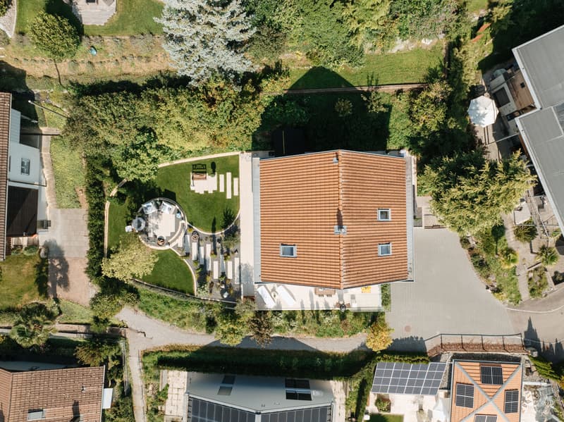 Exklusives Einfamilienhaus über dem Thunersee: Licht. Raum. Aussicht. (7)